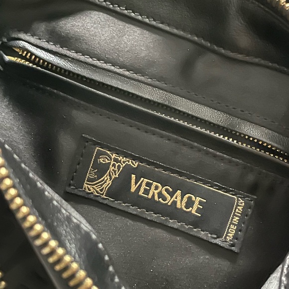 Versace half moon shoulder bag black with studs vintage 90’s - Picture 16 of 16